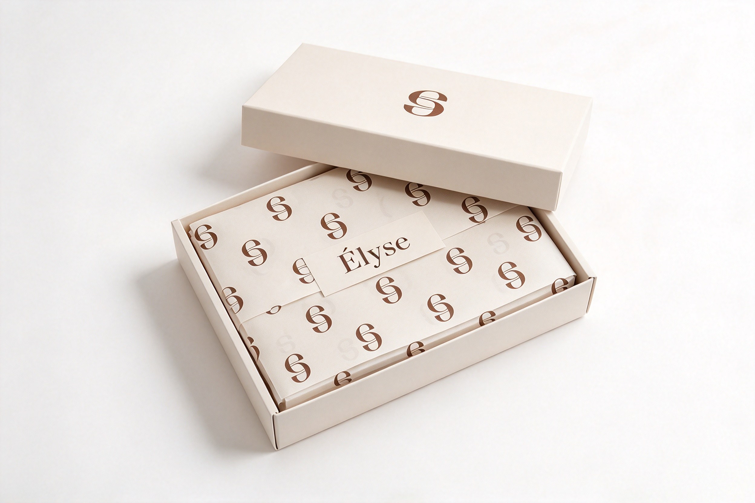 Elyse Monogram Lid & Base Gift Box with Tissue Wrap packaging product